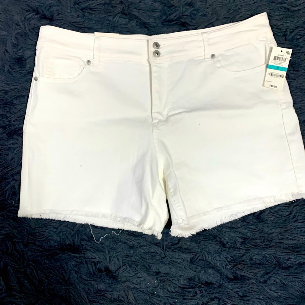 NWT White summer shorts size 16